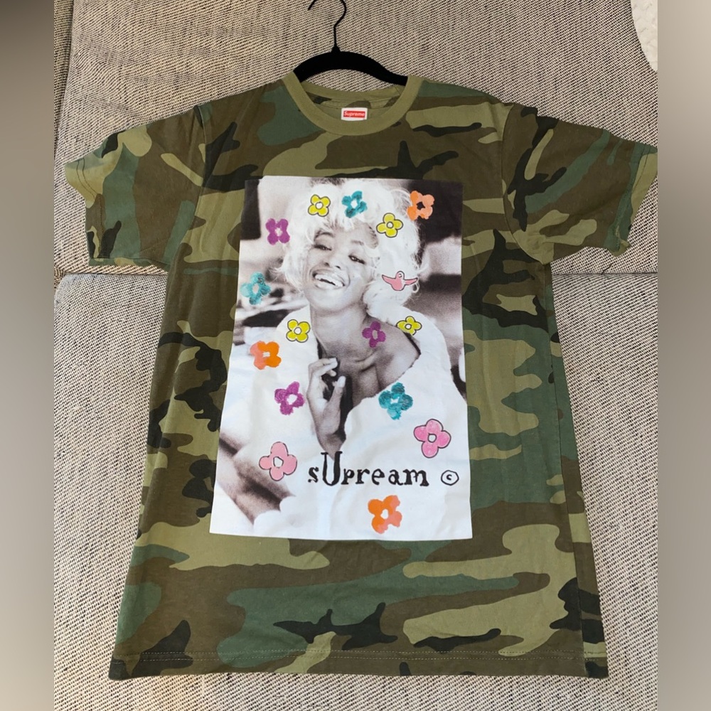 Supreme Naomi Tee